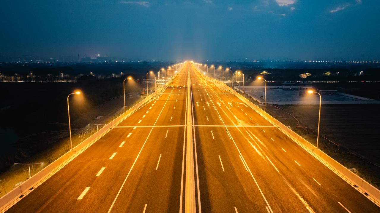 龙江路高架北延照明工程全线亮灯